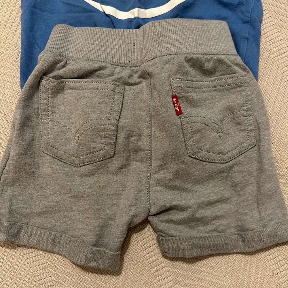 Levi Set - Picture 2 of 2
